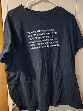 **Ava & Viv “Beauty Knows No Size” Graphic Tee Size 2X Black Short Sleeve Top**